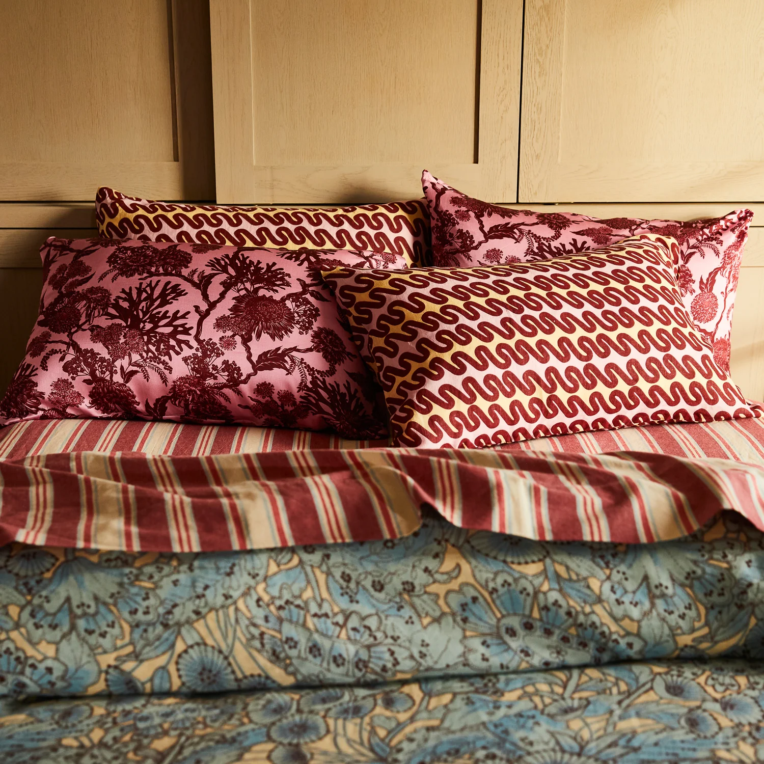 Delphine Silk Pillowcase - Orchid - Image 4